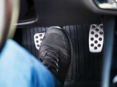 Pod pedałem gazu kryje się funkcja, o której wielu kierowców nie wie. Działa w sekundę