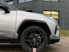 Opony całoroczne są bezobsługowe? Nie do końca. Oto co musisz zrobić