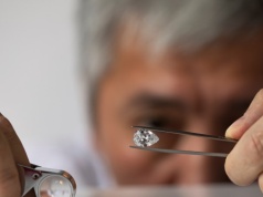 Polacy stracili fortunę. Diamentowa inwestycja okazała się piramidą