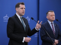 Politycy PiS domagają się przyjęcia prezydenckiej propozycji „polskiego SAFE 0 proc.”