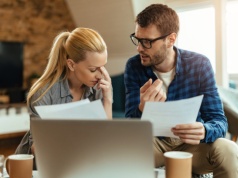 Nie radzisz sobie z ratą kredytu PLN z WIBOR? Eksperci wskazują możliwości, o których banki wolą nie mówić