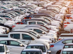 Stara naklejka na szybie – problem estetyczny czy realny mandat w 2026 roku?