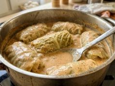 Zamiast mięsa wrzuć ten składnik do gołąbków. Wychodzą lekkie, aromatyczne i znikają z talerza w mig