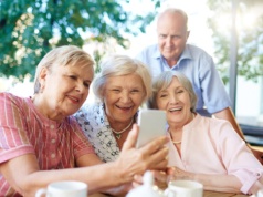 Seniorze 60+, oszczędzaj z Ogólnopolską Kartą Seniora