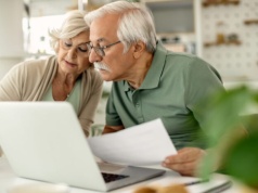 Długi seniorów: ile komornik może zabrać z emerytury?