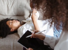 Szkolenia dla psychologów – dlaczego rozwój kompetencji jest dziś kluczowy w tej branży?