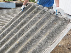 Gmina zapłaci za usunięcie toksycznego materiału. Decyduje kolejność zgłoszeń