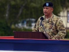 Żenująca wpadka. Pijany generał USA zostawił tajne mapy w pociągu do Polski