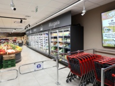 Koniec tradycyjnych reklam w sklepach? Nowy model wchodzi do Polski