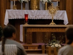 Festiwal rekolekcyjnej żenady trwa. Katechetka ogłosiła, że są "obowiązkowe dla każdego ucznia"