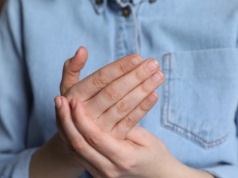 Te objawy mało kto wiąże z parkinsonem. Częściej dotyka mężczyzn