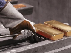 Panika na rynku złota i srebra. Metale szlachetne tracą przez groźby Trumpa i eskalację wojny