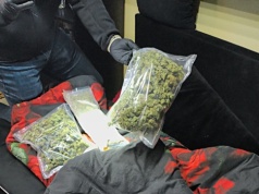 Mefedron i marihuana w szafie. Finał policyjnej akcji na Woli