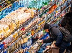 Sprzedaż detaliczna w lutym wzrosła, ale jej dynamika wyhamowała. E-commerce ratuje nastroje