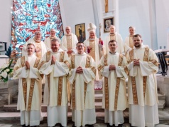 W pierwszy dzień wiosny pięciu scholastyków przyjęło święcenia diakonatu