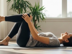 Jedno ćwiczenie, które działa lepiej niż brzuszki. Wzmacnia brzuch, mięśnie głębokie i plecy