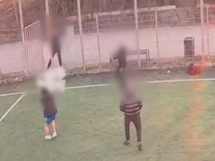 Strzelanina na orliku w Borku Fałęckim. Strzelił w głowę 18-latka (Video)