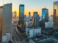 Jedne z najnowocześniejszych wind w Polsce? Są w warszawskim wieżowcu, który ma też świetną architekturę