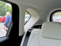 Nowe auta z coraz gorszą widocznością. Oto najlepsze i najgorsze modele