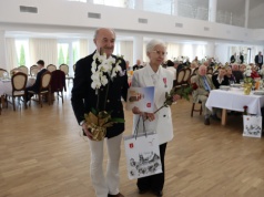 Złote Gody w gminie Wieluń – medale prezydenta RP przyznano 47 parom (zdjęcia)