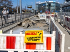 Wyrwy w jezdni nie ma, ale problemy na Al. Powstańców Wielkopolskich się nie skończyły