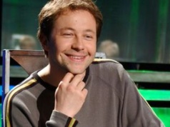 Jego głos wielu może kojarzyć. Prywatnie związany był ze znaną aktorką
