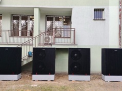 Urząd Gminy Gorzkowice stawia na ekologię. Trwa montaż nowoczesnych pomp ciepła