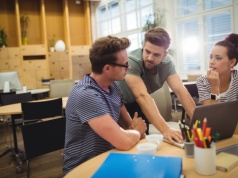 Młodzi Polacy nie korzystają z benefitów. Często… o nich zapominają