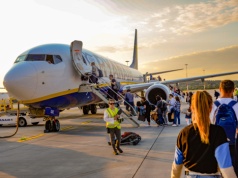 Loty podrożały, ale dobre okazje wciąż można znaleźć. 9 patentów, jak upolować teraz tani bilet na wymarzony urlop