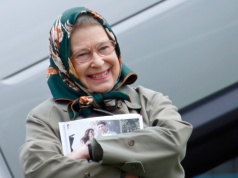 Burberry oddaje hołd królowej Elżbiecie II. Ta kolekcja to kwintesencja brytyjskości