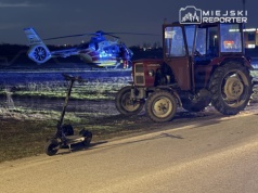 Dwóch 14-latków na jednej hulajnodze zderzyło się z traktorem na Przyczółkowej. W akcji śmigłowiec LPR