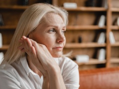 Zanim się rozkręci, daje ciche objawy. "Rozjechany cykl", sucha skóra. "Nawet byłam u ginekologa"