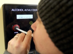 Blokada alkoholowa i kod 69. Jak działają przepisy? Kiedy kierowca z zakazem może ją zamontować?