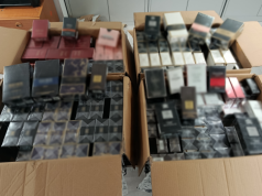 Podrobione perfumy w przesyłkach kurierskich. Zabezpieczono ponad 1300 sztuk