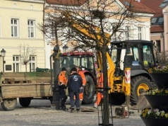 Pompa naprawiona. Symbol starówki wrócił na Plac Wolności w Koninie