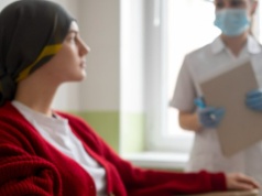 „Żywy lek” niszczy nowotwór. Pacjenci po CAR-T wracają do życia