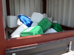 Trzy płukania i koniec? Sprawdź, jak poprawnie oddać opakowania po ŚOR