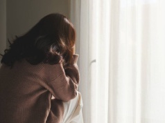 Alzheimer może zacząć się dużo wcześniej, niż myślisz. Oto 6 sygnałów, które warto obserwować po 40. roku życia