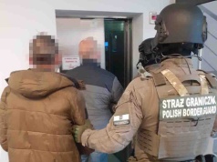 Wieźli Skodą 160 tys. sztuk papierosów