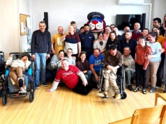 Policjant z wizytą w Środowiskowym Domu Samopomocy