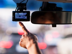 W mediach społecznościowych trwa nowa moda. Kierowcy prowokują policję swoimi nagraniami