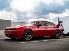 Stellantis wjeżdża do sieci. Superchargery Tesli otwarte dla kolejnego giganta