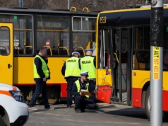 Wypadek na Rondzie Waszyngtona. Zderzenie tramwaju z autobusem