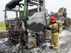 Pożar ciężarówki na autostradzie w Kątach