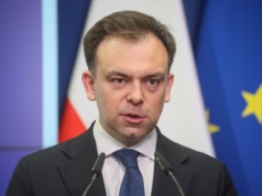 Wzrost cen paliw uderza w Polaków. Rząd rozważa obniżkę podatku VAT