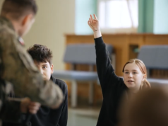 Wojsko wkracza do szkół