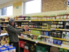 Dobrodzień: mężczyzna włamał się do sklepu, przewrócił się, uciekł, a potem i tak został złapany