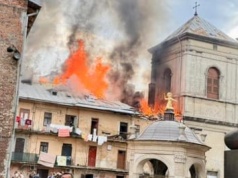 Rosyjskie drony zaatakowały Lwów. Trafiły w zabytkowy budynek koło Bernardynów
