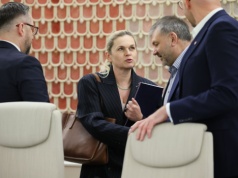 Zakaz smartfonów w szkołach, czyli nic się nie zmieni. Czy Barbara Nowacka straci stanowisko?