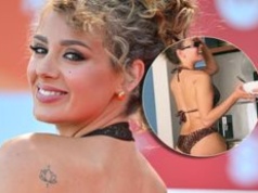 Wiktoria Gąsiewska zalotnie pozuje w drapieżnym bikini. Na fotce nie jest sama